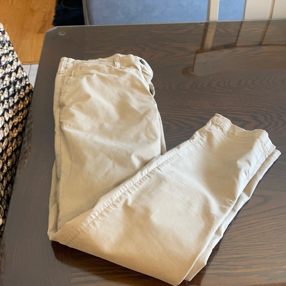 Back to school American eagle tan pants 32 X 32 flex